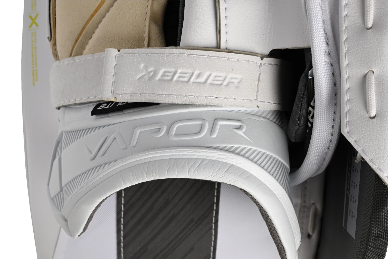 Bauer Vapor Hyperlite2 Senior Goalie Blocker 5 Bauer Vapor Hyperlite2 Senior Goalie Blocker - Image 5